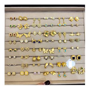 2024 Proveedor de joyas al por mayor Señoras Earing Aretes De Sincornia 18K Oro laminado Latón Cz Huggie Pendiente al por mayor - Product Image 1