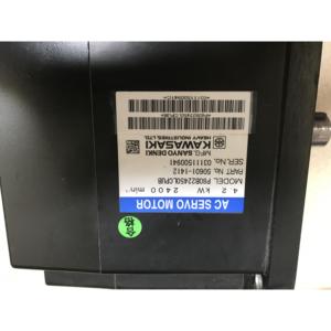 Moteur servo triphasé AC KAWASAKI P60B13200LCPUA 3,1 kW pour équipement industriel, montage sur pied - Product Image 1
