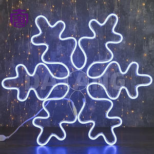 Luces Decorativas Navideñas con Diseño de Copos de Nieve LED, Resistentes al Agua con Clasificación IP65 para Exteriores - Product Image 2