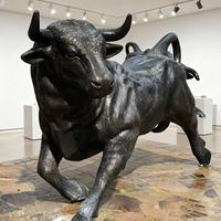 Grande statue de taureau en bronze grandeur nature, technique de polissage, décoration extérieure, sculpture animale à vendre