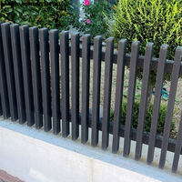 Clôture en aluminium de qualité professionnelle pour les applications d'ingénierie à grande échelle, les délimitations de propriétés et les écrans d'intimité extérieurs