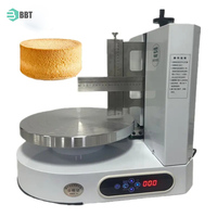 Machine automatique de revêtement de crème glacée de décoration de gâteau d'anniversaire faisant la machine plus lisse de gâteau