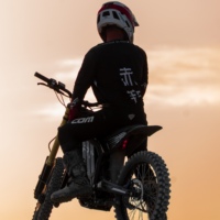 Bicicleta Eléctrica de Montaña 17KW 500Nm 72V 40Ah con Frenos de Disco Hidráulicos Delanteros de 220mm y Traseros de 203mm para Adultos, Venta al Por Mayor