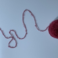 Neues 1,1 cm Feder-Fantasiegarn 100% Nylon 15s Buntes Langhaar-Nerz-Plüsch-Nylongarn zum Stricken