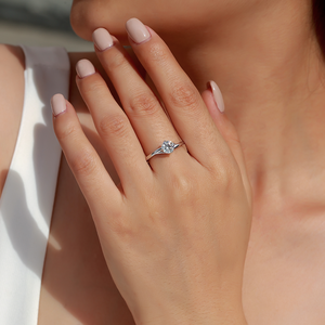 0. 8 CTW S925 Sterling Silber Runder Brillantschliff Moissanit Solitär-Ring 4-Krappen Gedrehter Band-Verlobungsring für Damen - Product Image 5