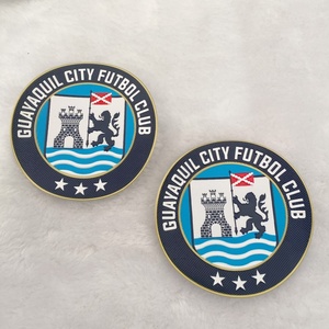 แพทช์ PVC นุ่มแบบกำหนดเอง 3 มิติ คุณภาพสูง พร้อมแผ่นรองรีดติดเสื้อผ้า อุณหภูมิ 150 องศา สำหรับเสื้อผ้า จากโรงงานจีน รุ่นตราสัญลักษณ์ - Product Image 4