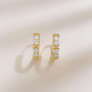 Pendientes <span class=keywords><strong>de</strong></span> Oro Amarillo <span class=keywords><strong>de</strong></span> 18K con Diamantes Cultivados en Laboratorio, Diseño Minimalista en Forma <span class=keywords><strong>de</strong></span> Cruz, <span class=keywords><strong>Clip</strong></span> para Oreja, Joyería Fina para Mujer - Product Image 2