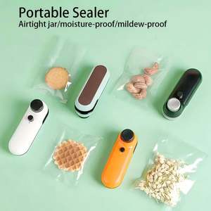Mini sellador al vacío portátil recargable por USB con cortador incorporado y bolsas de vacío sin BPA para sellado al vacío de alimentos Sous Vide - Product Image 6