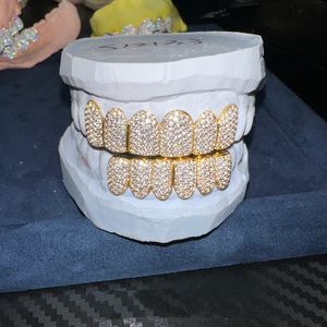 Индивидуальные 16-зубчатые ювелирные вставки для зубов (грилз) из белого золота 14 карат и серебра 925 пробы с муассанитом D VVS, изысканные украшения для пирсинга для мужчин и женщин, для свадеб - Product Image 2