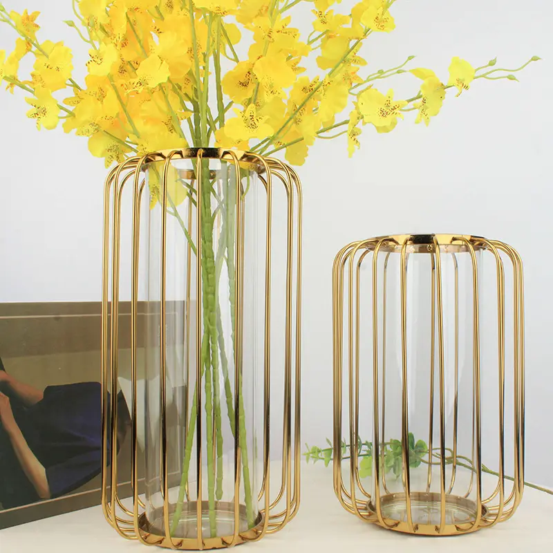 Vaso da tavolo nuziale oro moderno di lusso nordico piccolo cilindro decorazione per la casa bocciolo di cristallo in metallo vaso di fiori per la decorazione della casa