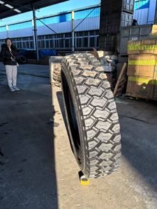 Neumático Premium de <span class=keywords><strong>la</strong></span> marca Hawkway, neumático de camión de minería de profundidad de banda de rodadura de 31mm con tubo interior 11.00R20 1200R20 12.00R24 1200R24 Lantas - Product Image 4