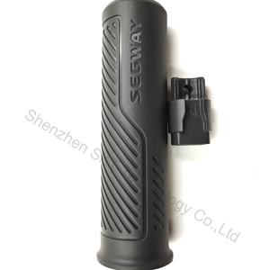 Pièces détachées originales de scooter Poignée de guidon droit pour <span class=keywords><strong>Segway</strong></span> P65 P100S <span class=keywords><strong>P100</strong></span> Accessoires de poignée de scooter électrique - Product Image 1