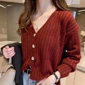 OEM & ODM <span class=keywords><strong>Cardigan</strong></span> rouge personnalisé pour femmes Large lamelle côtelée marbre texturé Bouton tricot vierge col en v pull Streetwear - Product Image 1