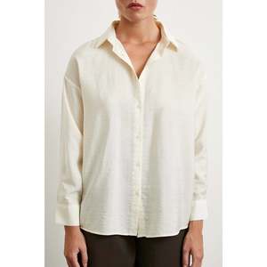 Chemise en modal à double rayure écru, chemisier minimaliste en popeline boutonné pour femme, à porter au quotidien - Product Image 3