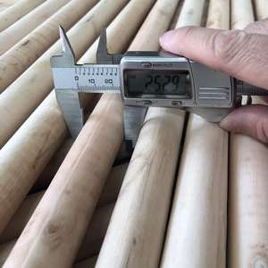 Mango de madera natural <span class=keywords><strong>Barniz</strong></span> Mango de 150 cm Rastrillo Palo de madera Fregona con enchufe de metal Mango largo de madera para accesorio de limpieza industrial - Product Image 4