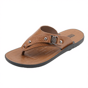 Nouveaux modèles de sandales à boucle pour hommes, vente en gros de mode, pantoufles classiques en PVC, légères, pour l'extérieur, tongs d'hiver 2024, prix bas - Product Image 4