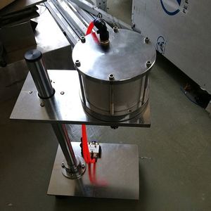 Máquina semiautomática de acero inoxidable para llenado de aerosoles en cilindros de oxígeno y extracción de válvulas, máquina de extracción de latas de aluminio y hojalata para pulverización - Product Image 3