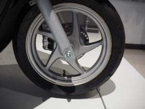 Motocicleta Eléctrica Urbana Inteligente, Portátil y Ligera de Alta Calidad, 72V 5000W, 1000 Ciclos, 72V 52AH - Product Image 5