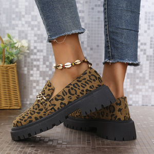 รองเท้าส้นหนาลายเสือดาวแบบสวม ไซส์ใหญ่ สไตล์อังกฤษ สำหรับผู้หญิง คอลเลคชั่นใหม่ประจำฤดูใบไม้ร่วง - Product Image 5