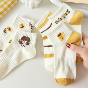 Oferta Quente Atacado Meias Femininas Personalizadas Respiráveis e Confortáveis Antiodor Meias Femininas Fofas Estilo Preppy - Product Image 2