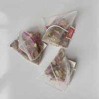 Thé Beauté Naturel aux Fleurs et Fruits, Mélange Botanique Rose Pivoine Mûre, Thé Santé pour Soin Quotidien du Corps des Femmes, 30 Sachets