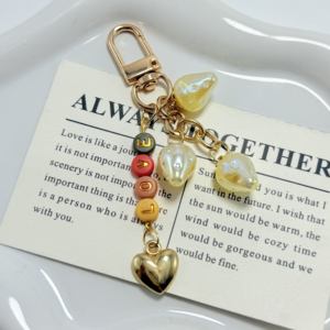 Porte-clés Chenxi au design original, mignon, en forme de fraise, mini sac à main, décoration de sac, chaîne de téléphone, perles en forme de cœur, cadeau pour la Saint-Valentin - Product Image 3