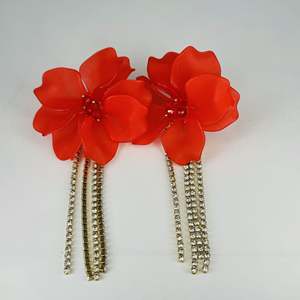 Pendientes Colgantes de Moda con Flor Roja y Borla de Cristal, Acero Inoxidable 316L con Baño de Oro PVD - Product Image 1