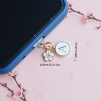 Nouvelles protections anti-poussière pour téléphone avec fleurs et lettres, porte-clés charmants avec fleurs de cerisier blanches et initiales A-Z, idéal pour un cadeau