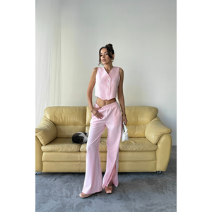 Ensemble mode femme taille S : Gilet court rose et pantalon à fente latérale et rayures latérales - Product Image 1
