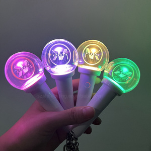 Oem ODM biểu tượng tùy chỉnh Kpop thần tượng Acrylic <span class=keywords><strong>Led</strong></span> <span class=keywords><strong>Mini</strong></span> Light <span class=keywords><strong>Stick</strong></span> người hâm mộ món quà Glow Keychain Keyring cho các sự kiện - Product Image 2