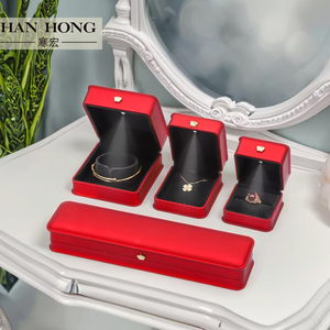 Wholesale Crown Modeling Lue <strong>Jewelry</strong> <strong>Box</strong> with Light Factory Handmade Red PU Leather Scatole Gioielli Con Led Personalizzate - Product Image 2
