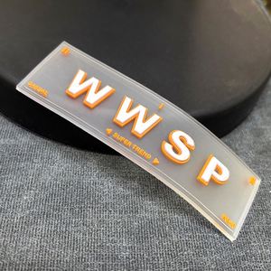 Étiquette en caoutchouc PVC lavable pour vêtements longs, blanche, avec logo 3D gaufré, découpée au laser, pour sacs écologiques - Product Image 3