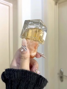 <span class=keywords><strong>ส</strong></span><span class=keywords><strong>เปร</strong></span>ย์ระงับกลิ่นกายแบบมินิ กลิ่นหอมติ<span class=keywords><strong>ด</strong></span>ทนนาน <span class=keywords><strong>ส</strong></span>ำหรับผู้หญิง ผลิตภัณฑ์จากประเทศ<span class=keywords><strong>ไทย</strong></span> เป็นมิตรต่อสิ่งแวดล้อม 100 มล. - Product Image 5