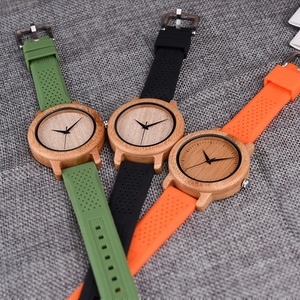 Orologio al quarzo <span class=keywords><strong>in</strong></span> bambù da uomo e da <span class=keywords><strong>donna</strong></span> con Logo personalizzabile con cinturino <span class=keywords><strong>in</strong></span> <span class=keywords><strong>Silicone</strong></span> colorato - Product Image 3