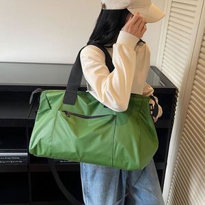 Sac de voyage en nylon à fermeture éclair grande capacité personnalisé en gros, sac de yoga grande capacité pour femmes, sac de sport pour hommes pour l'extérieur - Product Image 6