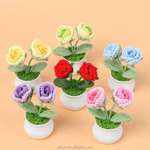 ดอกกุหลาบโครเชต์ขนาดเล็กทำมือในกระถาง ต้นไม้ถักไหมพรม ของขวัญสำหรับวันแม่และวันฮาโลวีน - Product Image 1