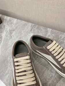 2026 New Best-selling Retro Green Design Cushioning Non-slip Thick Soled Sporty Walking Shoes Suede Upper Anti-Odor All Seasons - Product Image 2