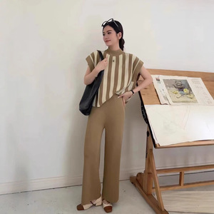Traje de Moda Elegante de Verano 2026 para Dama: Top Rayado sin Cuello y Pantalones Anchos Casuales de Punto Antiarrugas - Product Image 2