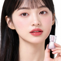 Gloss à lèvres végétalien longue tenue à base de plantes, texture légère et aquatique, couleur naturelle et brillance hydratante pour des lèvres lisses