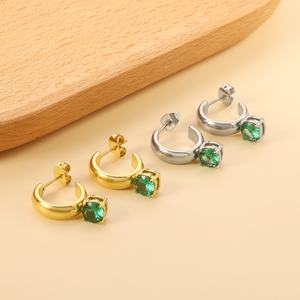 ต่างหูทรงสี่เหลี่ยมประดับเพชรหลากสีสำหรับผู้หญิง ราคาขายส่ง ต่างหูห่วงประดับเพชร ต่างหูห่วงสแตนเลสหนา - Product Image 4