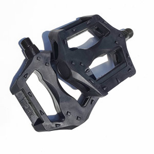 Pedales de Bicicleta de Montaña de Plástico Negro Tipo O con Soporte Inferior para Bicicletas de 26, 24 y 20 Pulgadas, Accesorios Antideslizantes y Reflectantes - Product Image 3