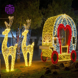 Décoration de Noël sur le thème d'une traînée de rennes pour les rues, les places et les événements saisonniers - Product Image 3