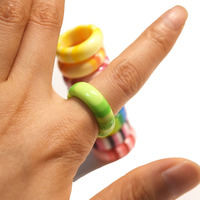 Koreanische Art Punk Design Kunststoff Acryl harz Regenbogen Farbe Fingerring Frauen Kinder Ringe Schmuck Unisex
