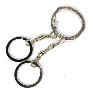 Scie à fil en acier inoxydable de poche argentée avec anneau de poignée en métal pour les kits d'outils de <span class=keywords><strong>camping</strong></span> de survie d'urgence - Product Image 1