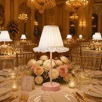 Lampe de table élégante sans fil, abat-jour blanc à volants, base en fer doré, commande tactile, rechargeable, pour mariage, présentation en magasin, décoration de fête