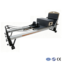 Luxuriöses Studio V2 Max Pilates Reformer-Bett mit Elegantem Holzbrett, Lederpolsterung und Professionellem Federsystem für Studioeinsatz