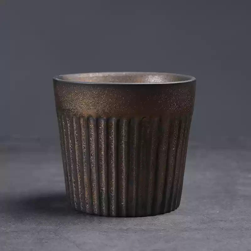 Bei 4 petite tasse de cochon de joie dorée