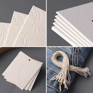 Étiquette en relief incolore en papier spécial personnalisé de haute qualité 700g motif milanais carte secondaire imprimé étiquettes volantes de vêtements - Product Image 3