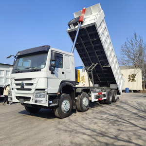 Camion lourd <span class=keywords><strong>SINOTRUK</strong></span> HOWO <span class=keywords><strong>T7H</strong></span> <span class=keywords><strong>540</strong></span> CV 6X4 8X4 8,5 m benne basculante en stock au prix le plus bas - Product Image 2