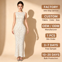 Robe longue moulante sans manches à col montant en maille transparente avec applique à pois crème ivoire pour femme